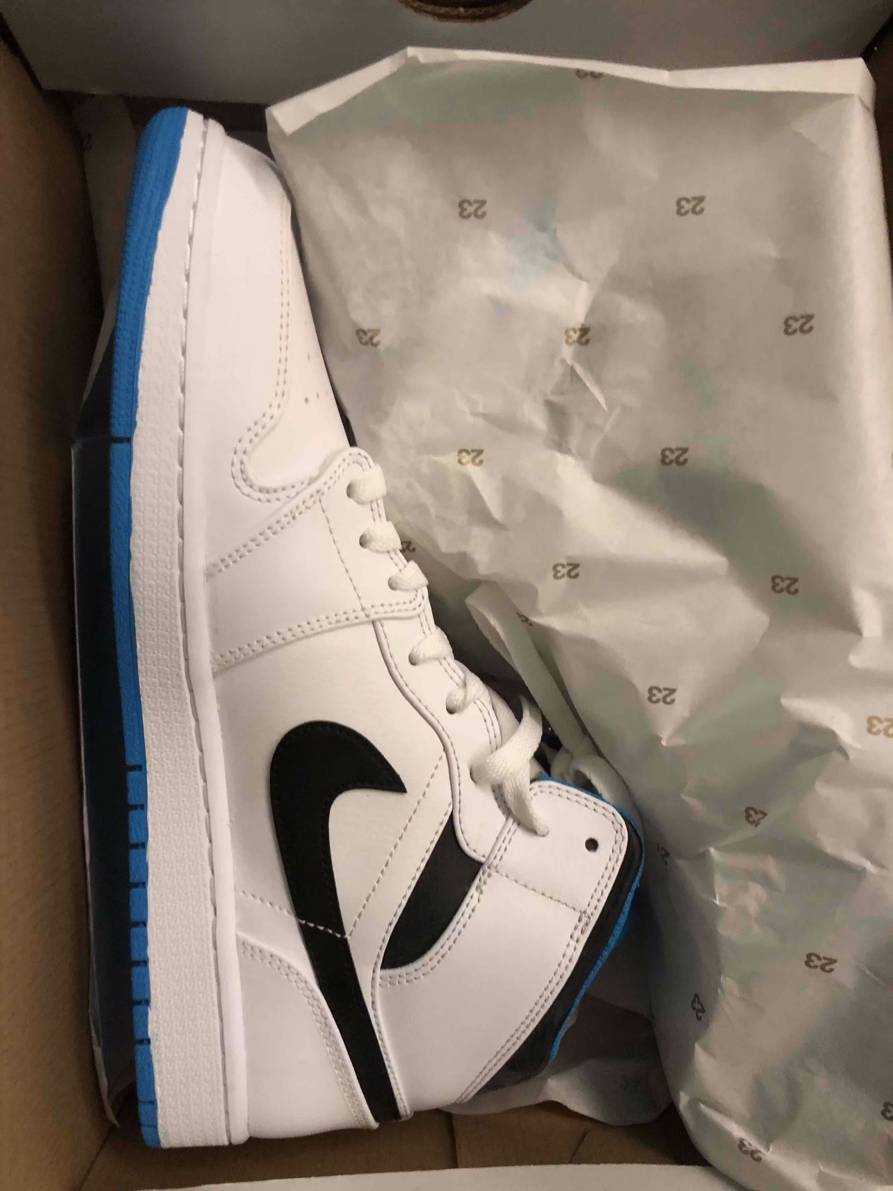 Air Jordan 1 Mid 'Laser Blue' 554724-141 Air Jordan 1 Mid 'Laser Blue' 554724-141